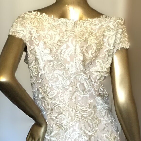 TADOSHI SHOJI Gold & Cream Blanchett Metallic V-Neck Gown - Picture 8 of 16